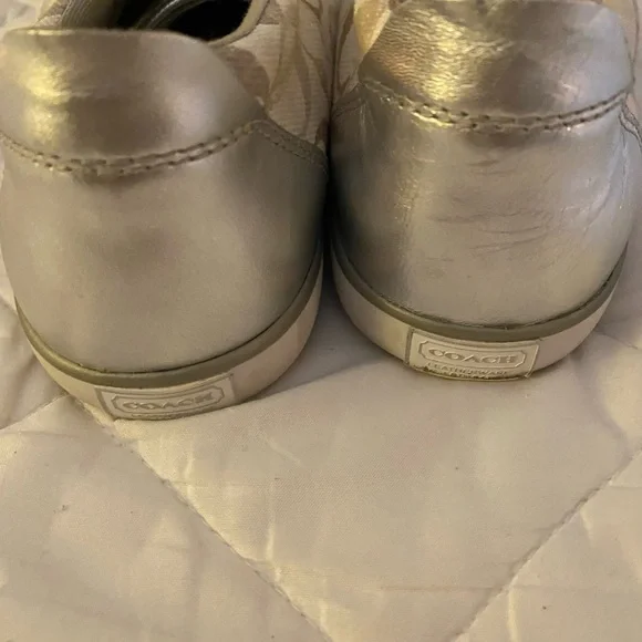 Coach low top signature sneakers size 9 - Picture 3 of 7